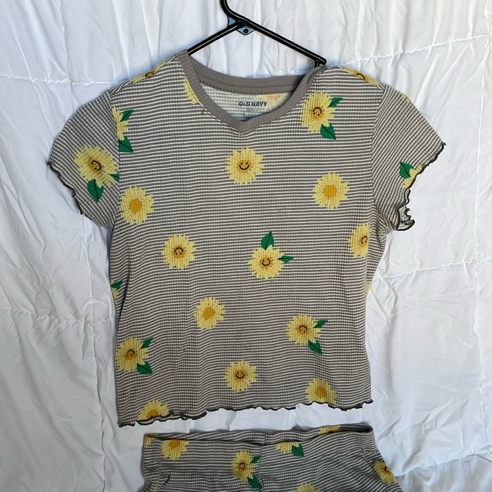 Old Navy Girls Sun Flower Smiley Face Lettuce cut PJ set